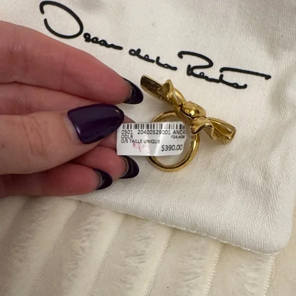 Oscar de la Renta Gold Ribbon Ring - Picture 2 of 4